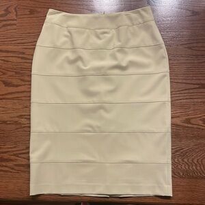 NWOT VIRTUE PENCIL KNEE LENGTH SKIRT. Sz 8 CREAM COLOR HORIZONTAL STITCHING